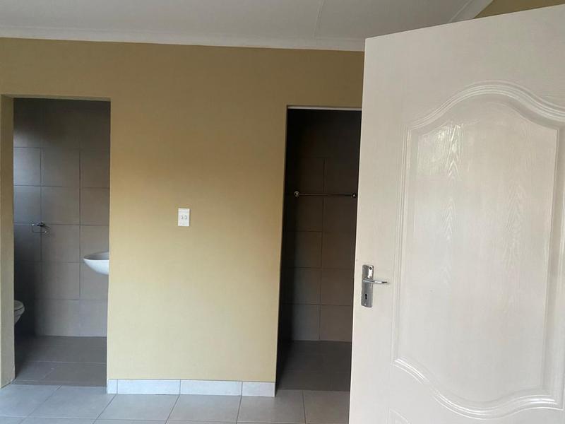 To Let 1 Bedroom Property for Rent in Miederpark North West